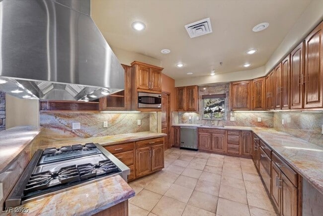 Building Photo - 386 Alpine Way