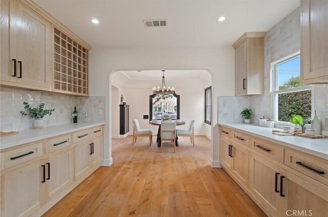 Building Photo - 230 Orizaba Ave