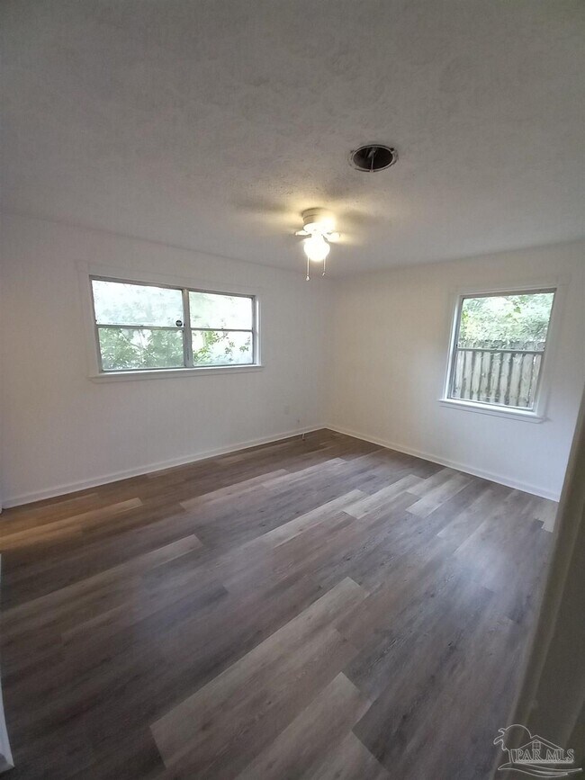 Building Photo - 113 Berkley Dr