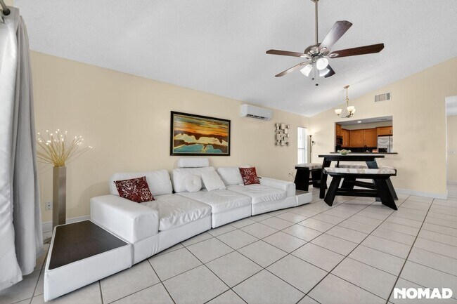 Building Photo - 3BR Modern Orlando 32824 Some Utilities Inc.