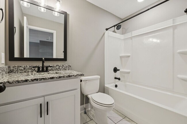 Building Photo - 3 Bedroom 2 1/2 Bathroom Home!!