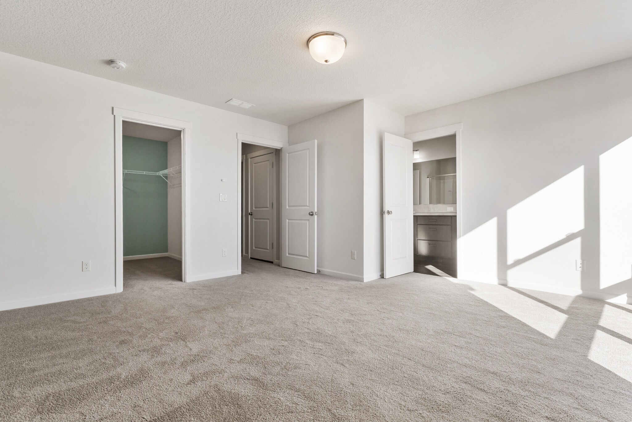 Building Photo - 7447 SE Chinquapin Dr