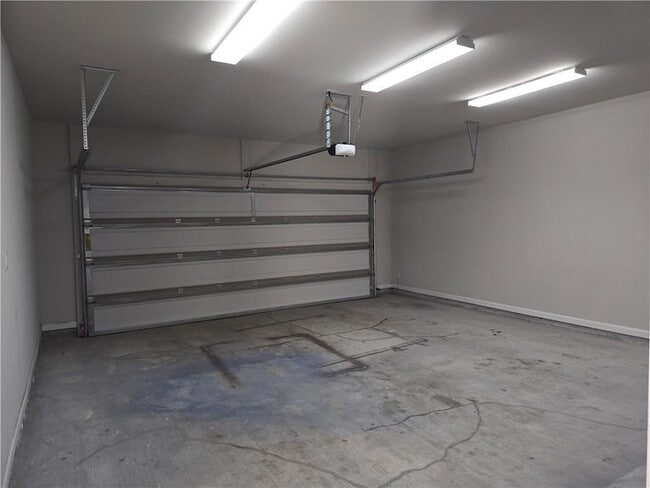 Building Photo - 440 Lakeshore Village E