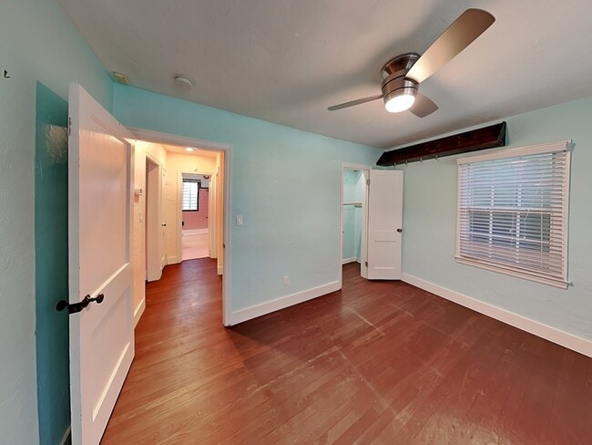 Building Photo - 533 Lake Como Cir