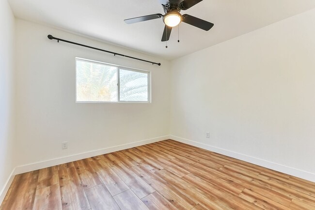 Building Photo - Massive Remodeled Tri-Level Near ASU with Diving Pool