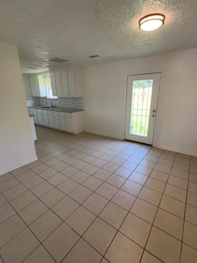 Building Photo - 15335 Woodforest Blvd