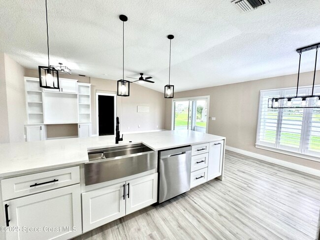 Building Photo - 210 Wickham Lakes Dr