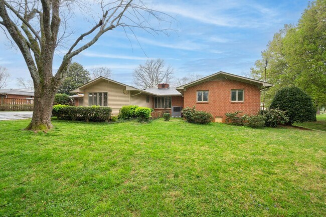 Building Photo - 1106 Whitehall Rd