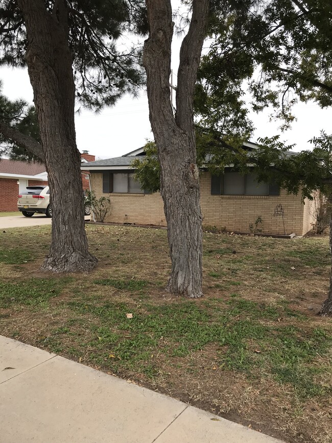 Building Photo - 1209 W Copper Ave