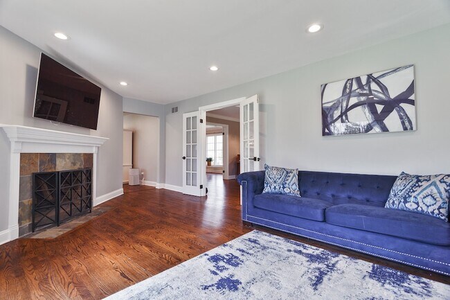 Building Photo - 877 Fair Way