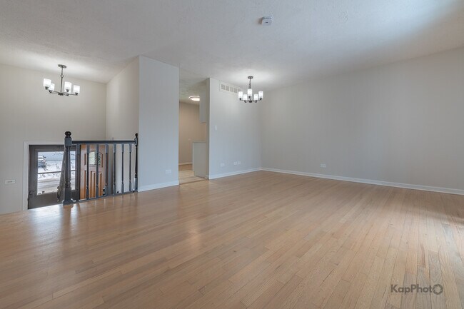 Building Photo - 8170 Northway Dr