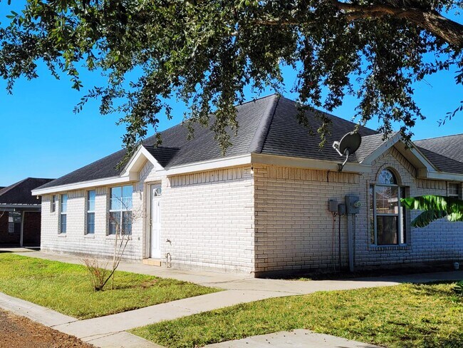 Building Photo - 2502 Cervantes Ave