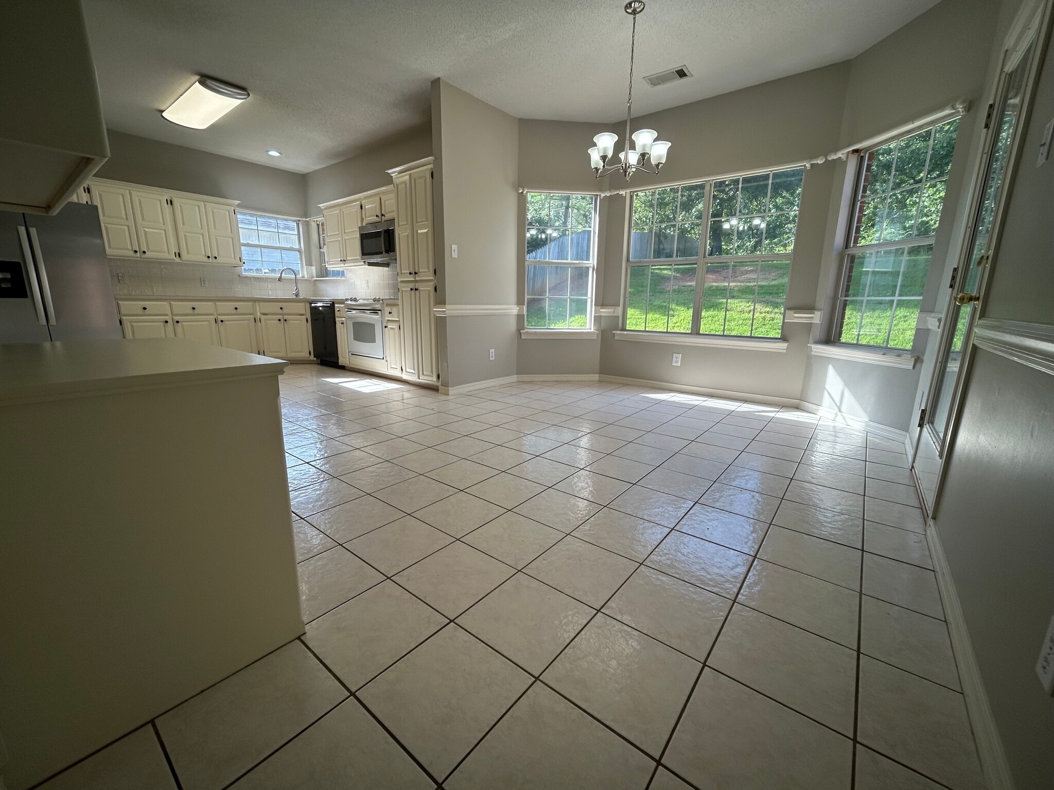 Building Photo - 8709 Canopy Oaks Dr