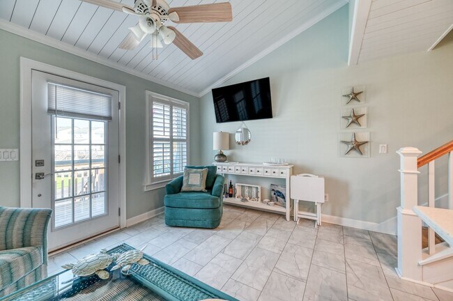 Building Photo - GORGEOUS FURNISHED OFF-SEASON RENTAL AVAIL...