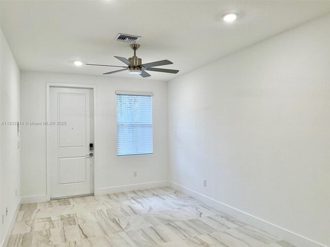 Building Photo - 142 SW 171st Ave