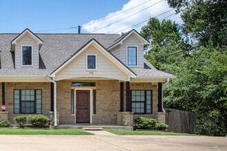 Building Photo - 731 Dominik Dr