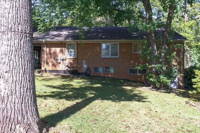 Building Photo - Gorgeous 3 bed 2 bath home with finished basement/carport in NW Greensboro! Lawn care included.