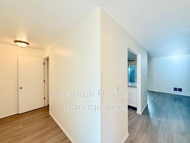 Building Photo - 3412 NE 66th Ave