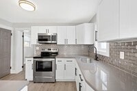 Building Photo - Stunning 4 bedroom home in Castle Shannon available September 1!