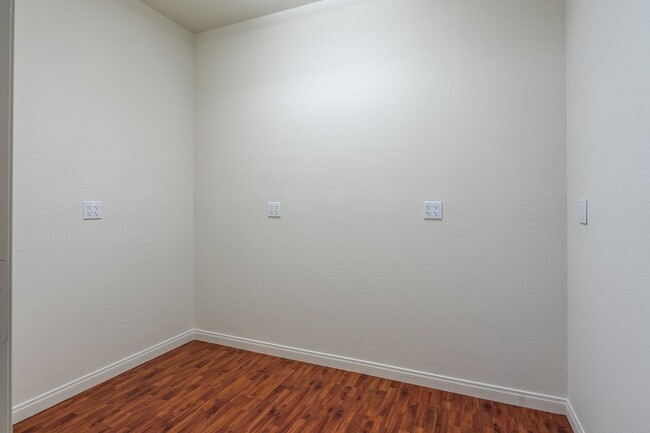 Building Photo - Mountain View Haven