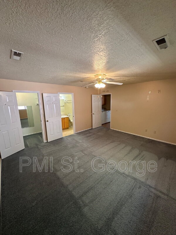 Building Photo - 55 E 600 S