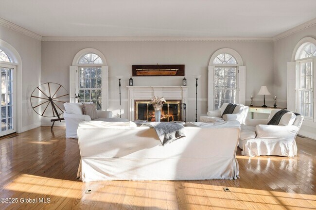 Building Photo - 147 Rock City Rd