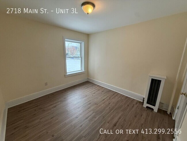 Building Photo - 2718 Main St