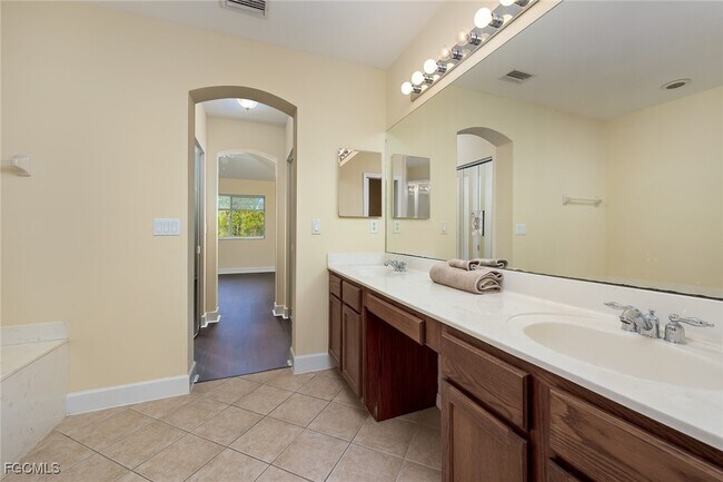 Building Photo - 9745 Roundstone Cir