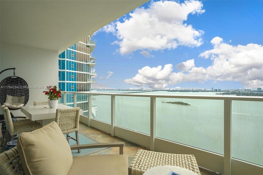 Building Photo - 2020 N Bayshore Dr