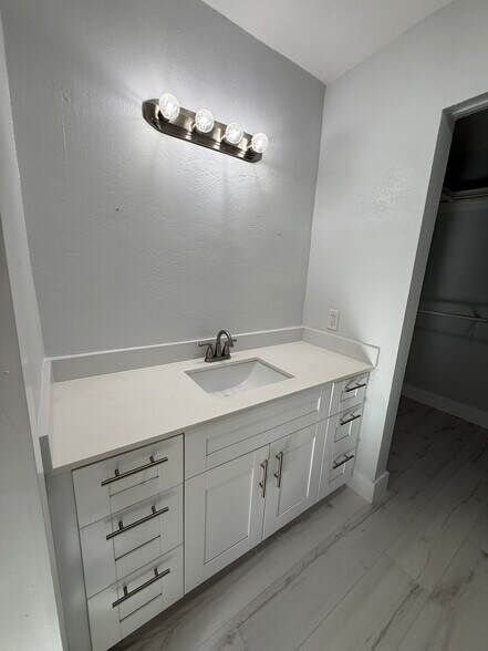 Master bathroom - 7142 SW 22nd St