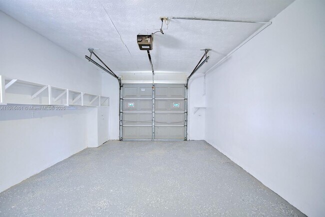 Building Photo - 220 Rhapsody Ave