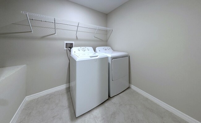 Building Photo - 376 Rain Berry Ave