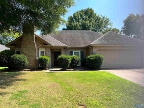 Building Photo - 9718 Wallwood Dr SE