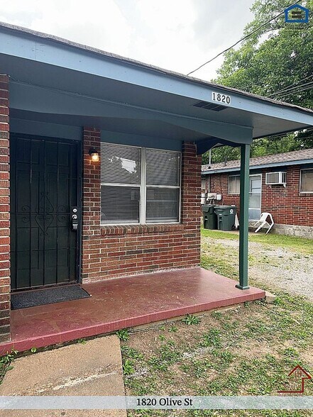 Building Photo - 1820 Olive St