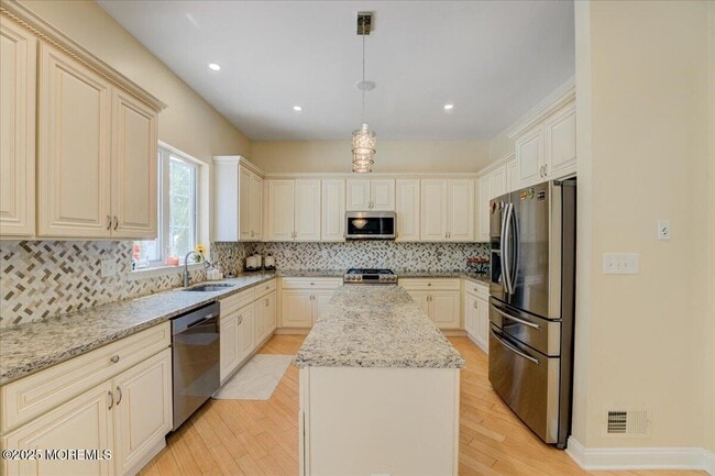 Building Photo - 11 Rockspray Ct