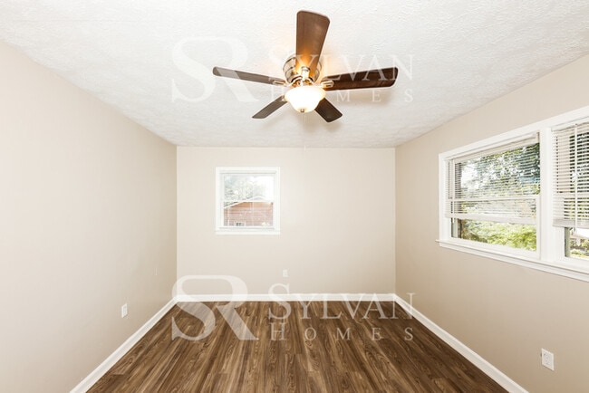 Building Photo - Do not miss out on the incredible opportunity !