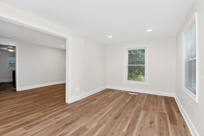 Building Photo - Cozy Two Bedroom Home!