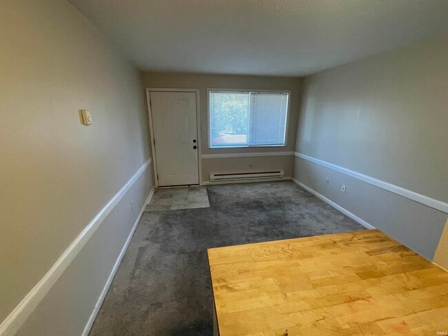 Building Photo - 1005 N Rogers St