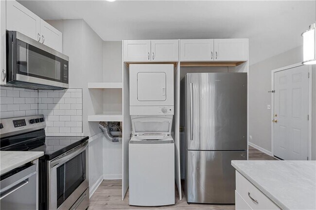 Building Photo - 2382 Peachwood Cir NE