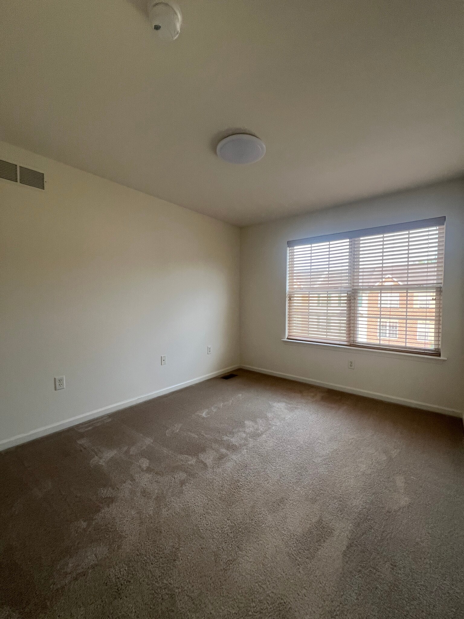 Building Photo - 8 Dolmen Ln
