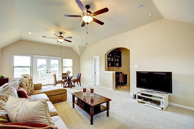 Building Photo - 10 Cayuga Pond Ct