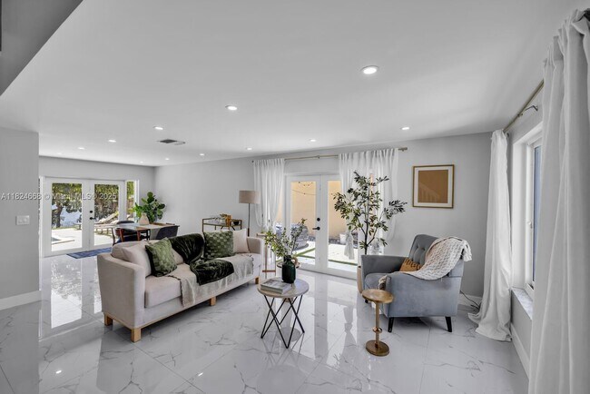 Building Photo - 9650 SW 9th Ct