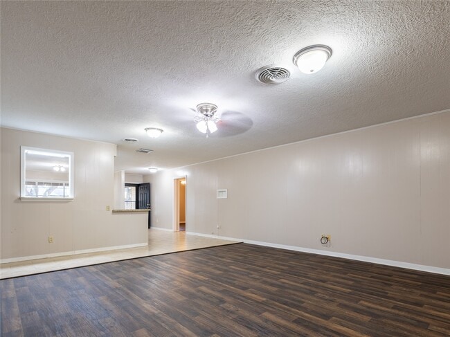 Building Photo - 2728 Encino Ave