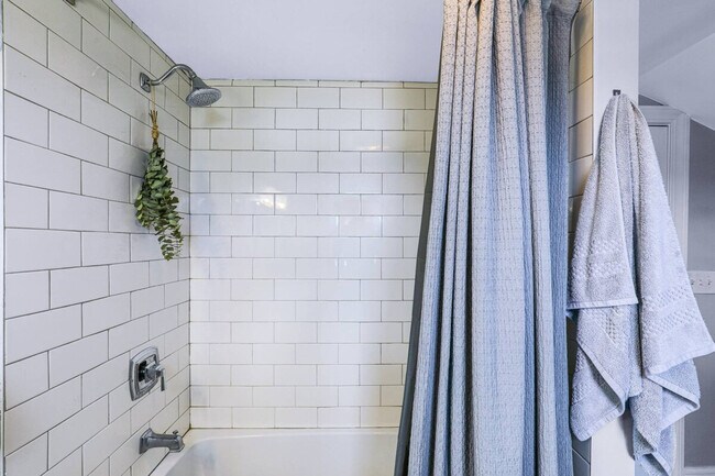 Building Photo - 32 Basin St