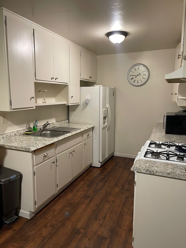 Building Photo - 25380 State St