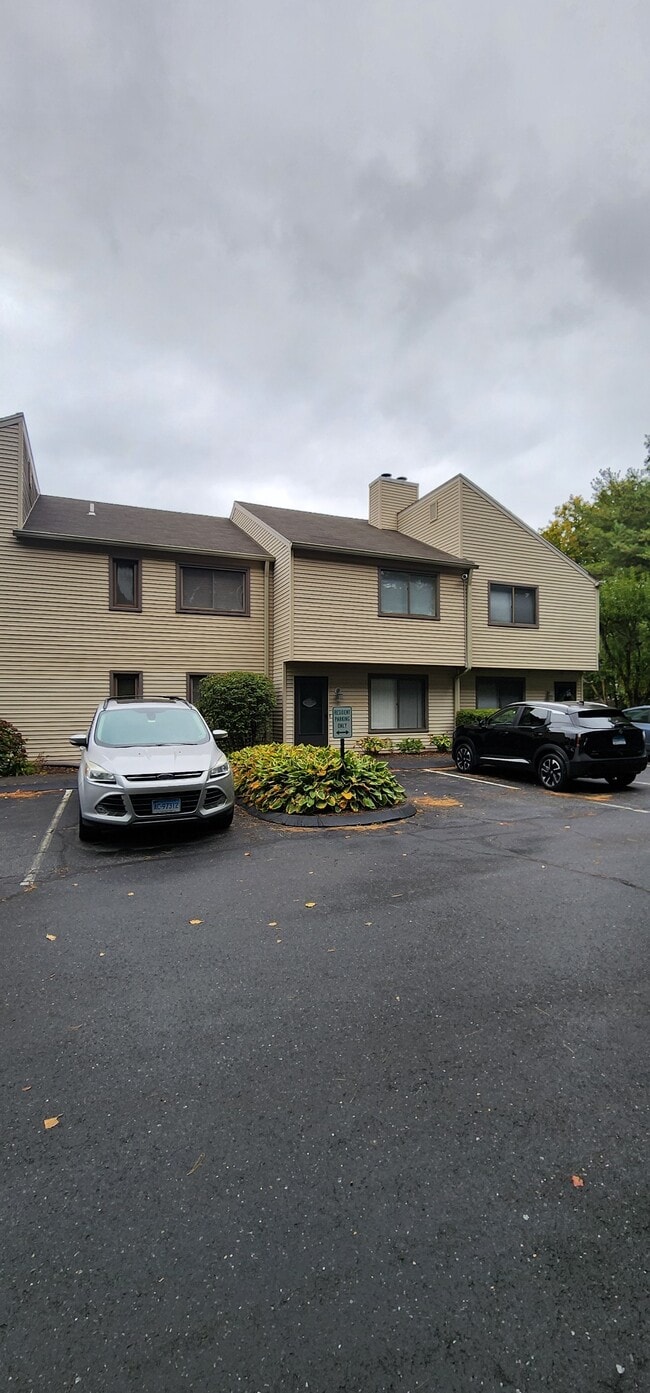 Building Photo - 2 Horizon Dr