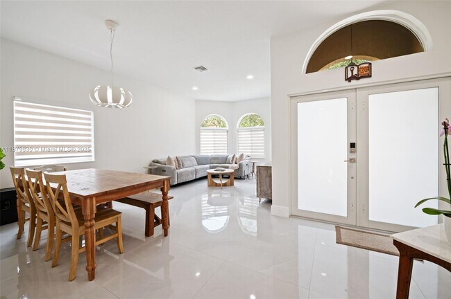 Building Photo - 3103 SW 140th Ave