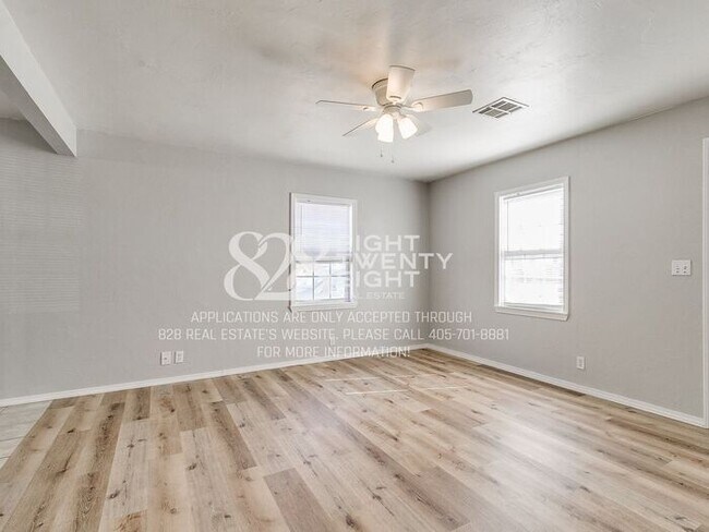 Building Photo - AVAILABLE NOW! Super Cute 2 Bed/1 Bath with HUGE backyard in Bethany!