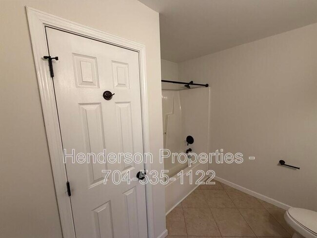 Building Photo - 2121 Ballingarry Dr