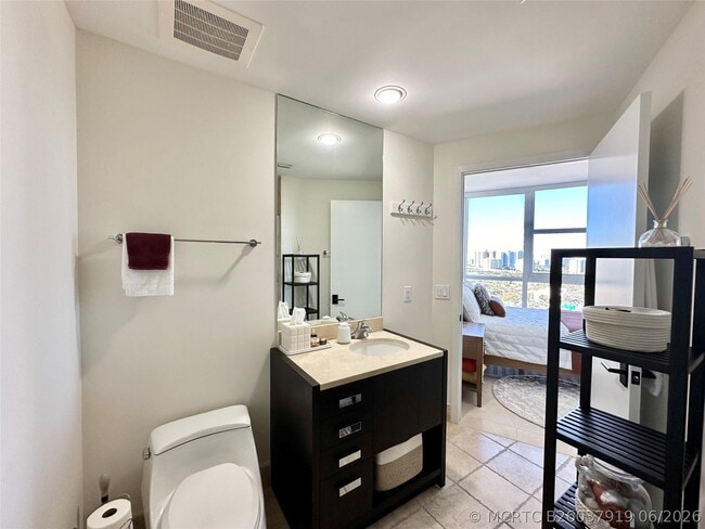 Building Photo - 18201 Collins Ave